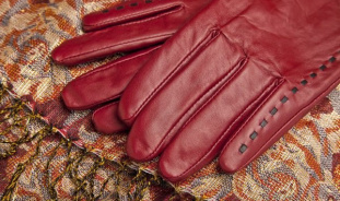 Секреты чистки перчаток из кожи