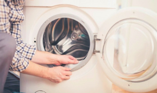 Как устранить неприятный запах из стиральной машины?