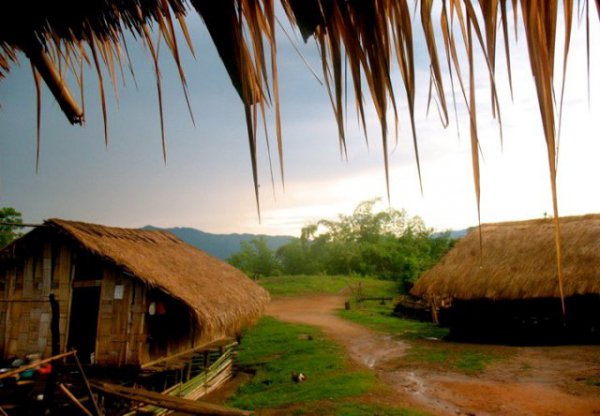 Деревня племени падаунг